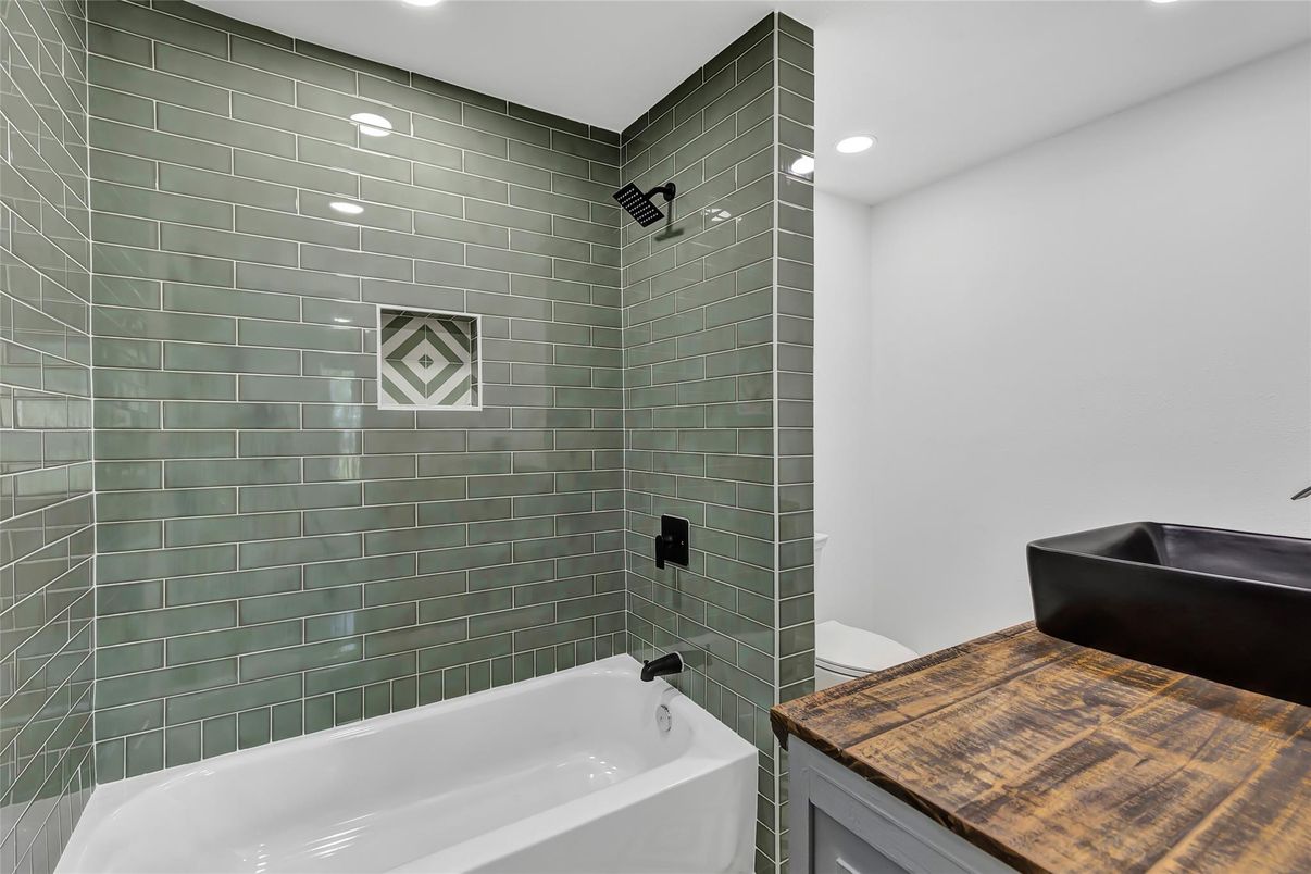 Bathroom, Interior, Recessed Lighting