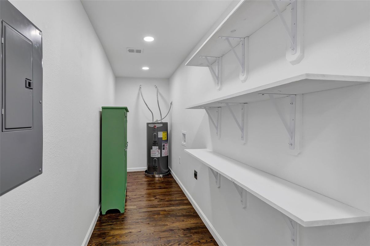 Interior, Recessed Lighting, Wood Texture Flooring