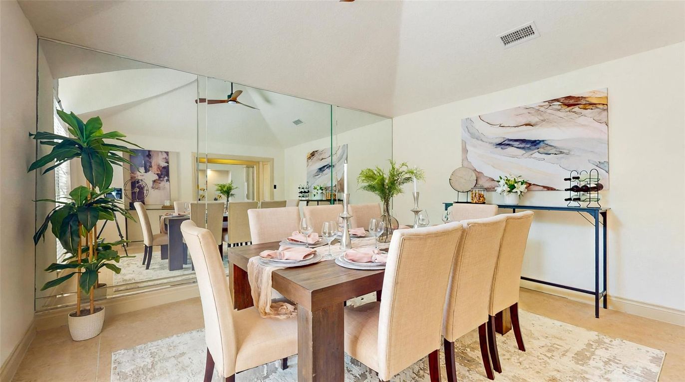 Dining room, Interior