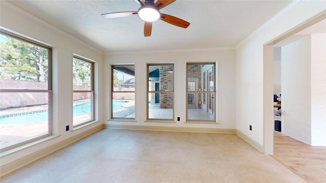 Empty room, Interior