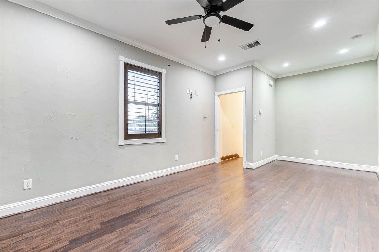 Empty room, Interior, Recessed Lighting, Wood Texture Flooring