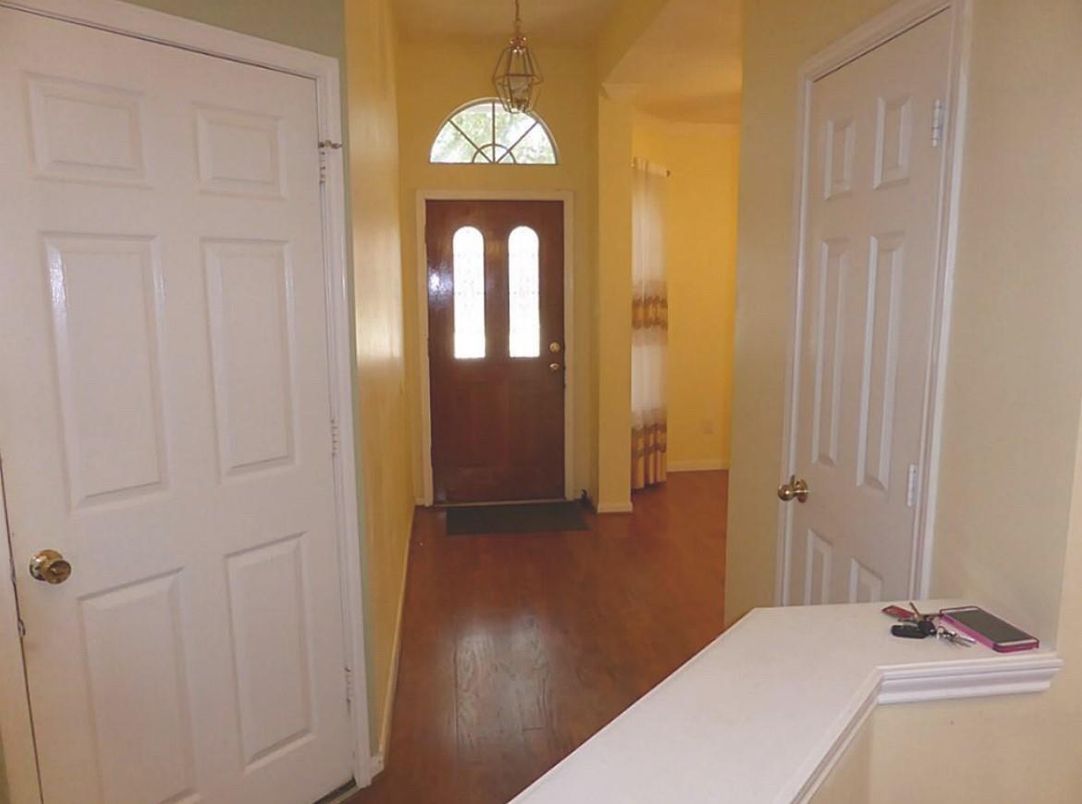Interior, Pendant Lights, Wood Texture Flooring