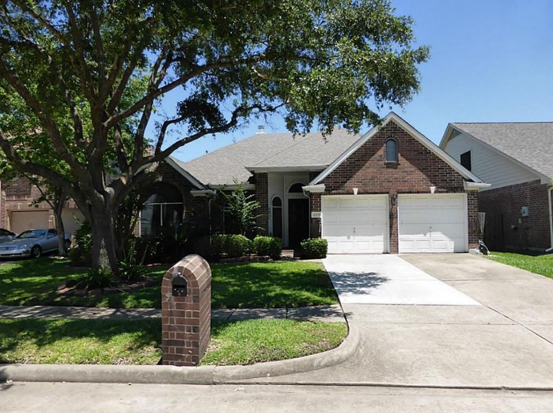 Attached, Exterior, Facade, Brick Facade, Ranch