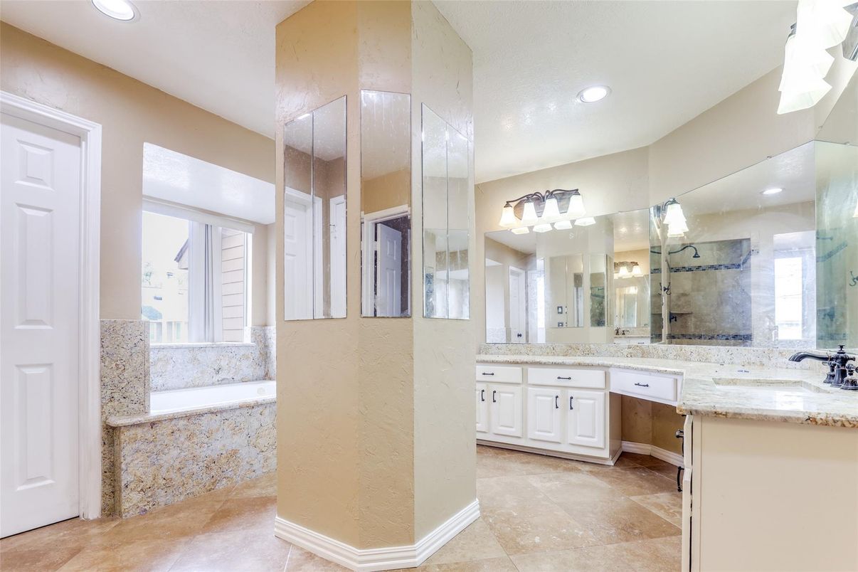 Bathroom, Dual Sink Vanities, Interior, Recessed Lighting