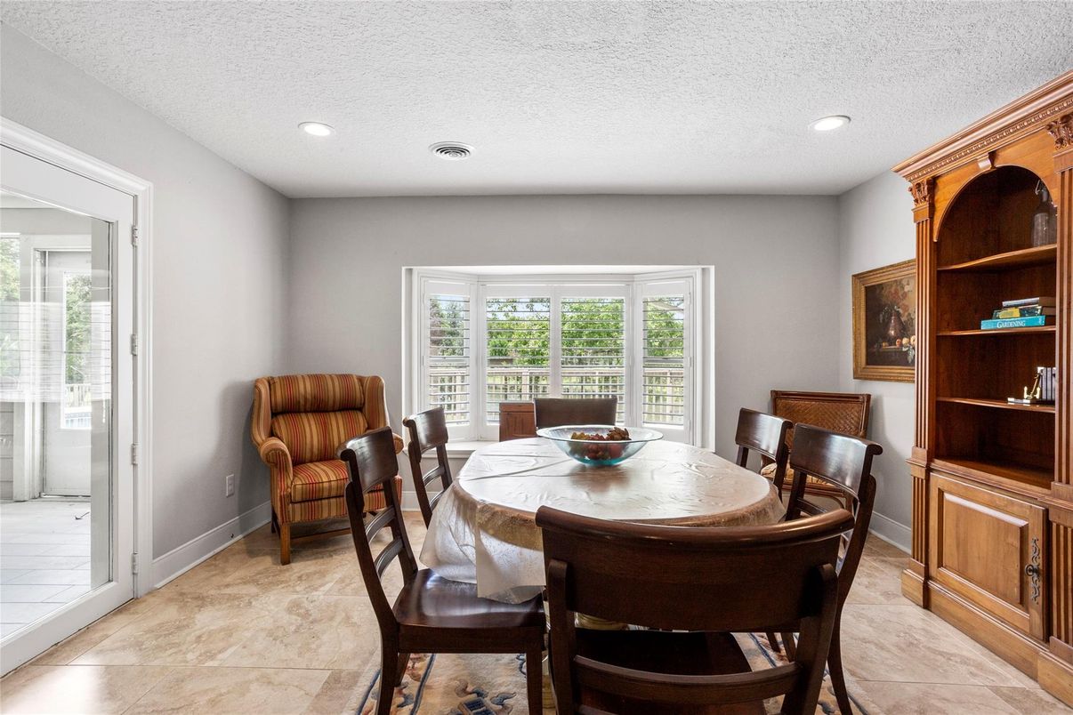 Dining room, Interior, Recessed Lighting