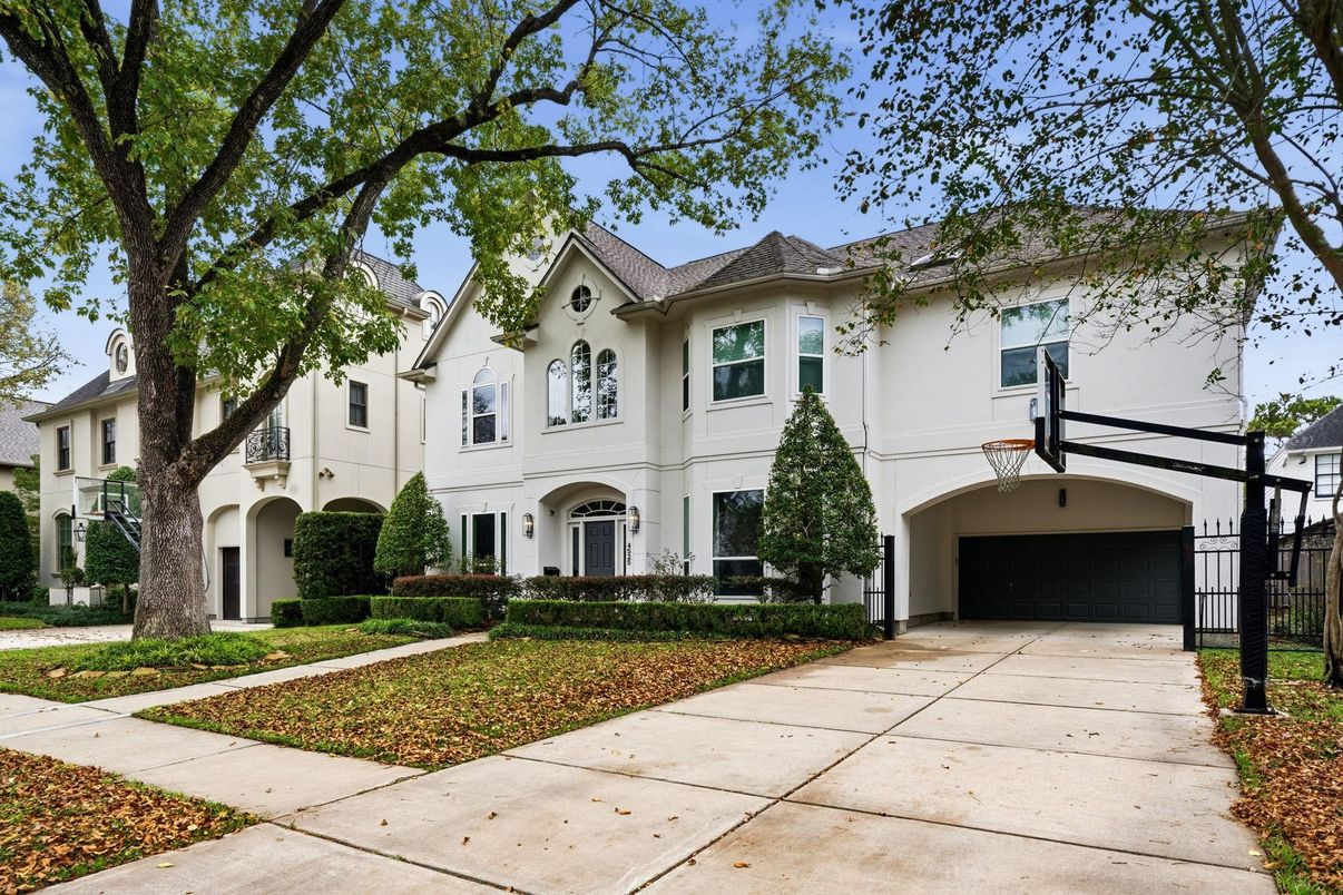 Attached, Exterior, Facade, French Provincial