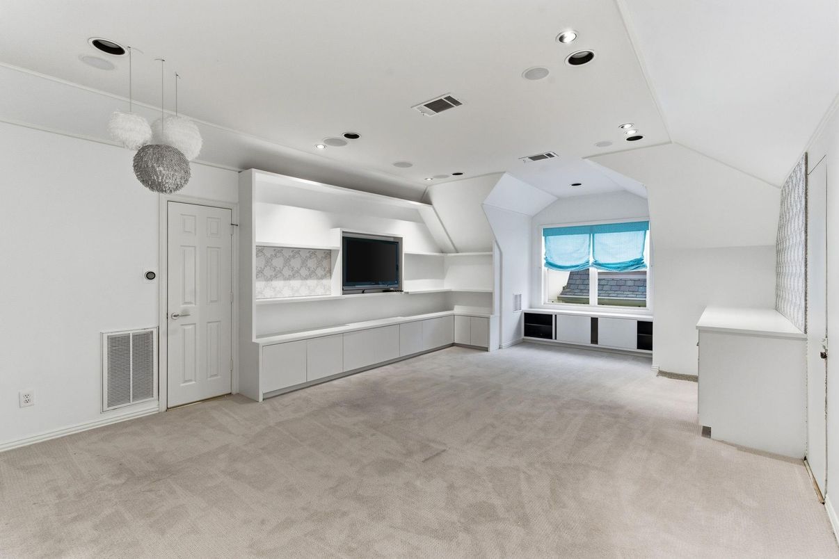 Empty room, Interior, Pendant Lights, Recessed Lighting