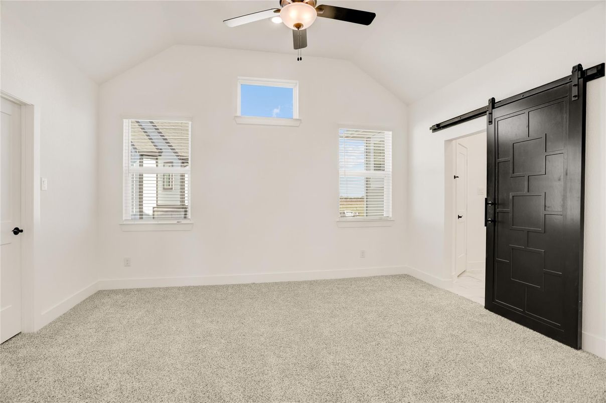 Empty room, Interior