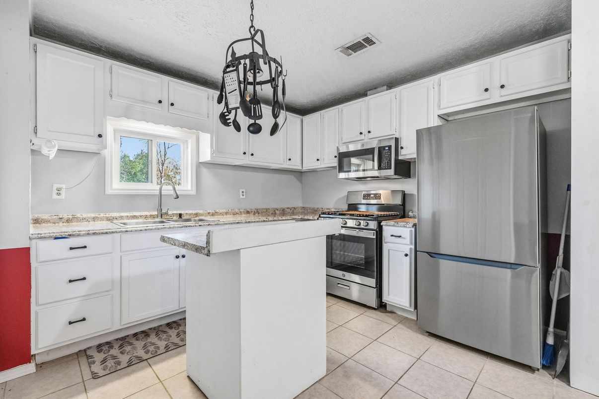 Chandelier, Interior, Kitchen, Pendant Lights, Stainless Steel Appliances