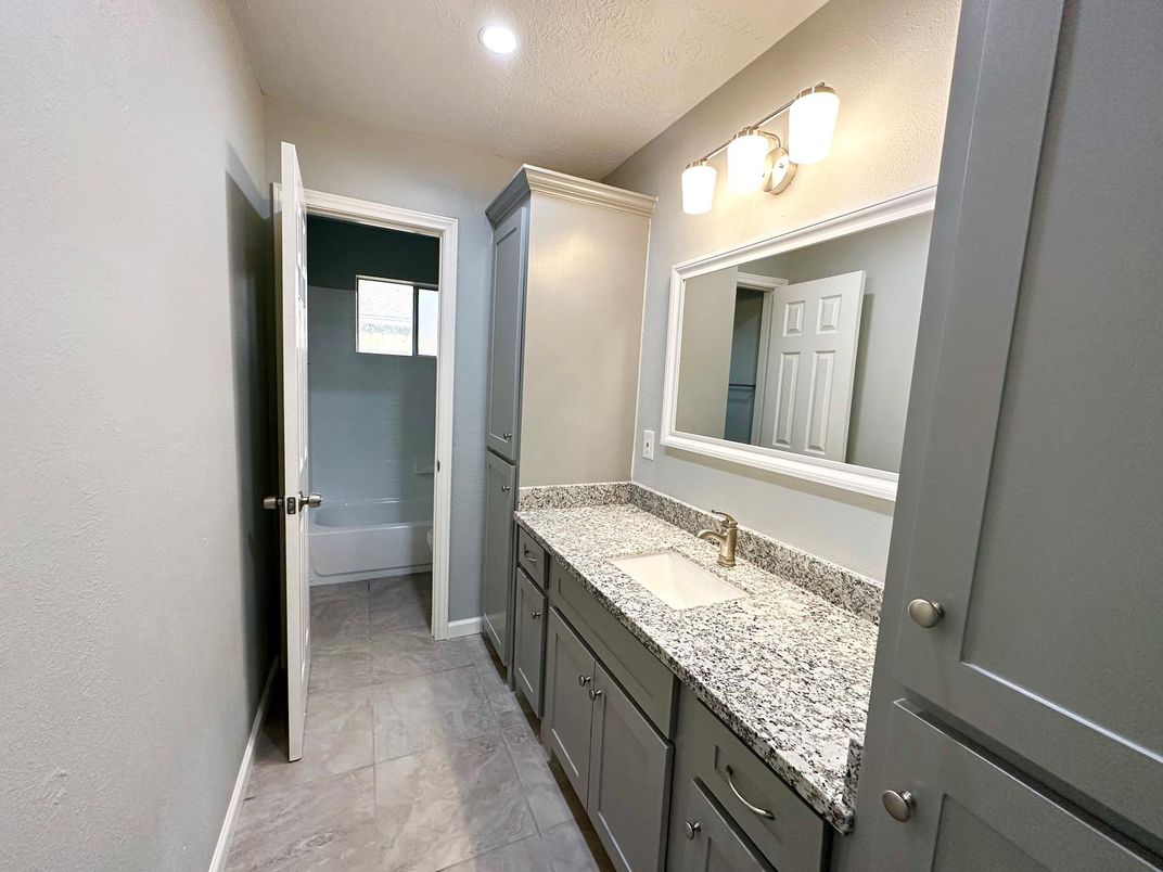 Bathroom, Dual Sink Vanities, Interior, Recessed Lighting