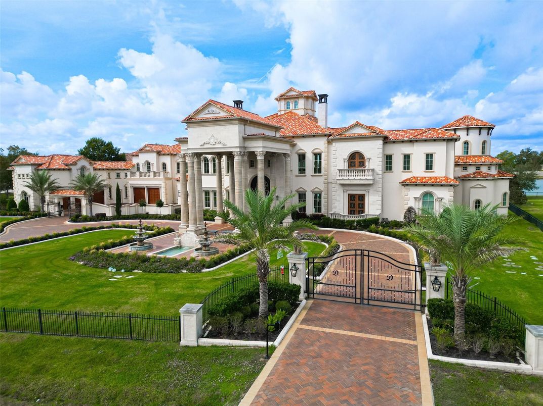 Exterior, Facade, Spanish Mediterranean