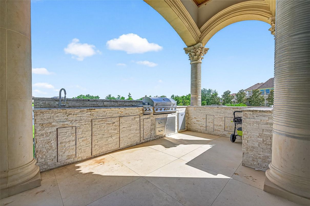 Exterior, Outdoor Kitchen