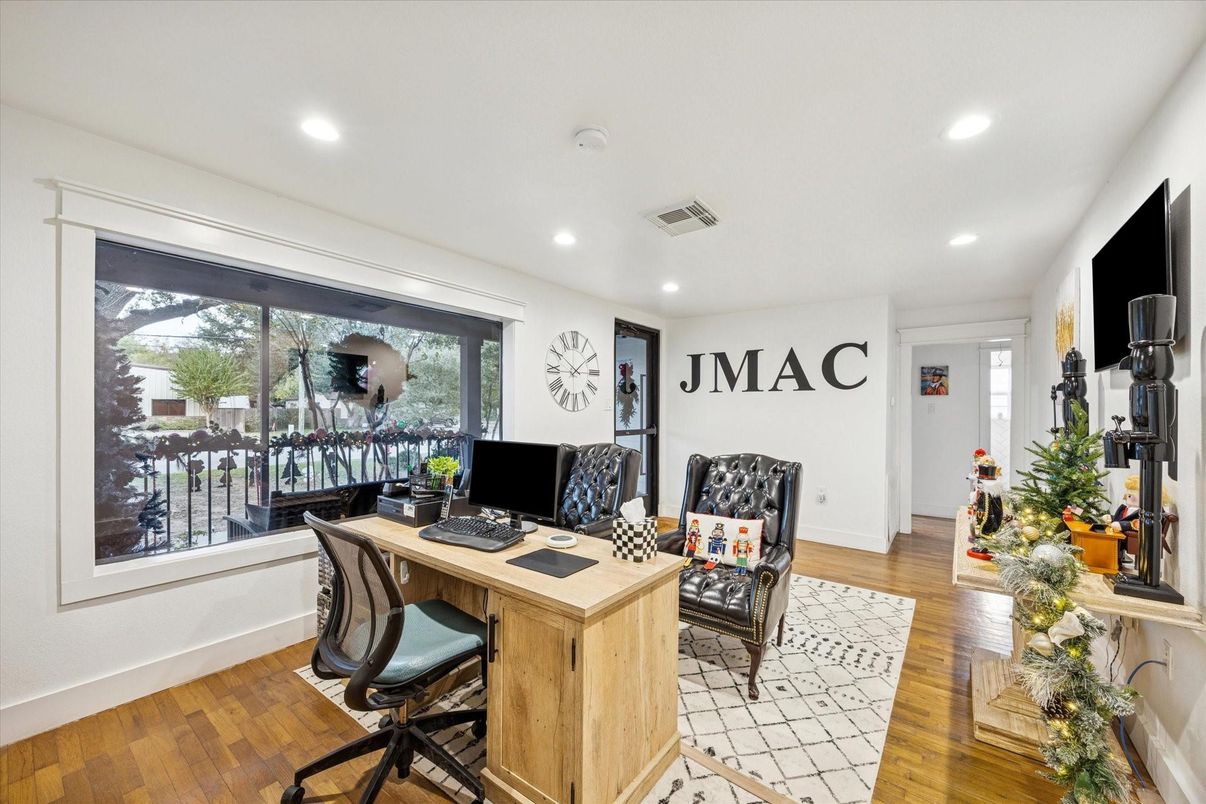 Home Office, Interior, Recessed Lighting, Wood Texture Flooring