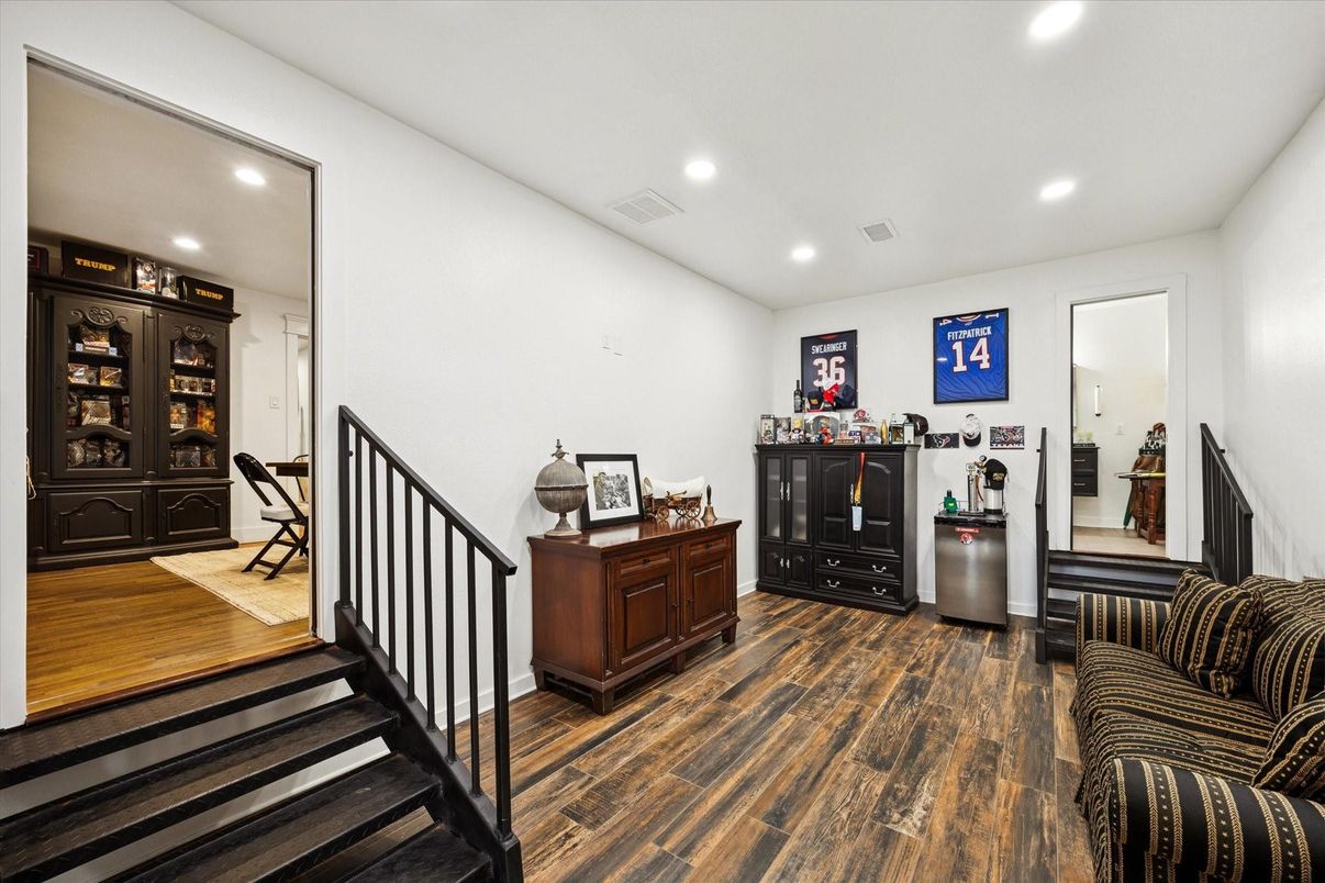 Interior, Recessed Lighting, Wood Texture Flooring