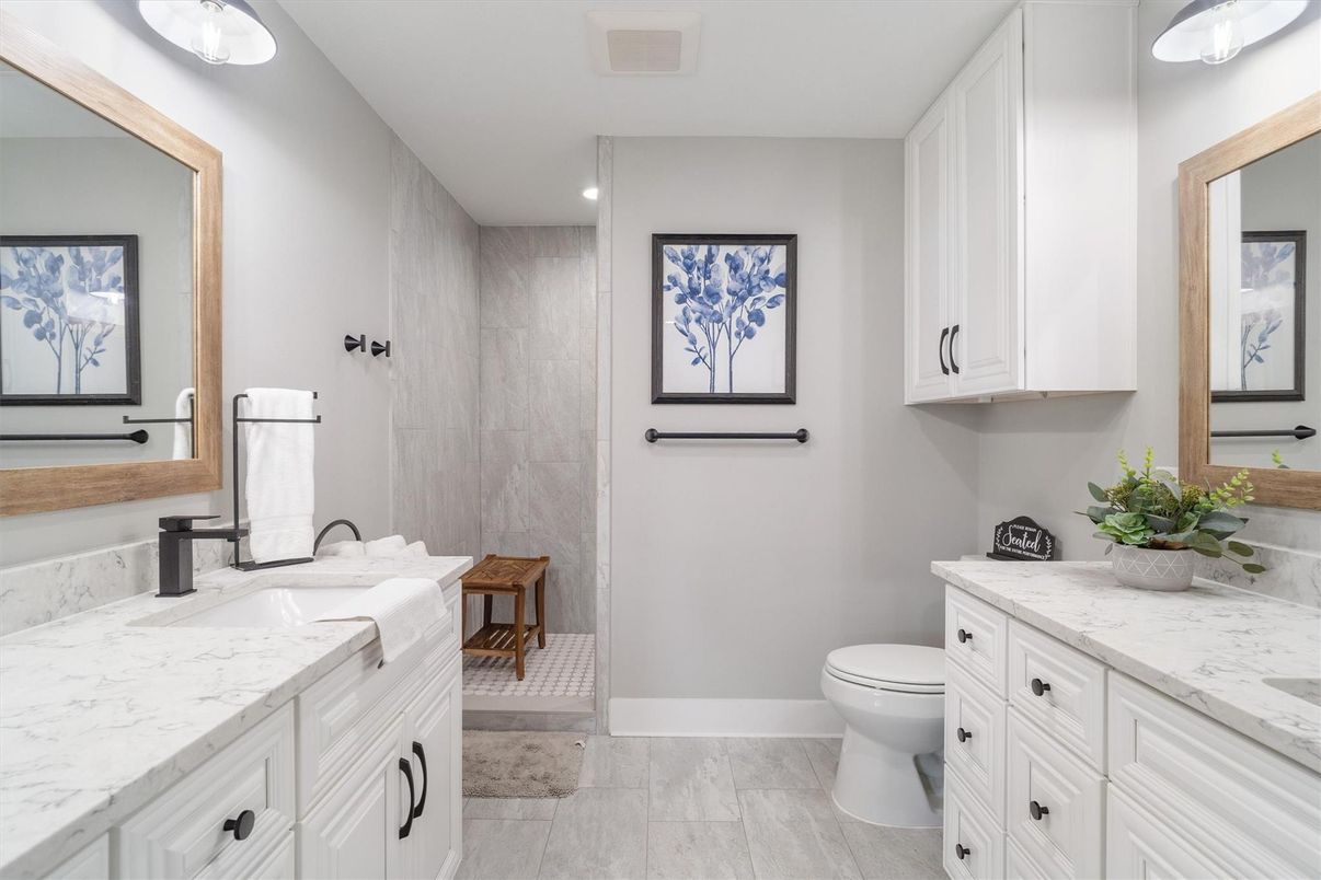 Bathroom, Interior, Recessed Lighting