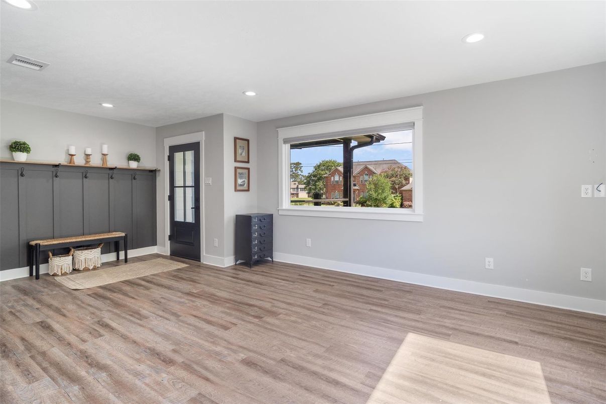 Interior, Recessed Lighting, Wood Texture Flooring