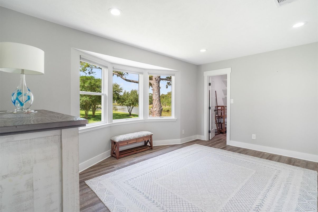 Interior, Recessed Lighting, Wood Texture Flooring