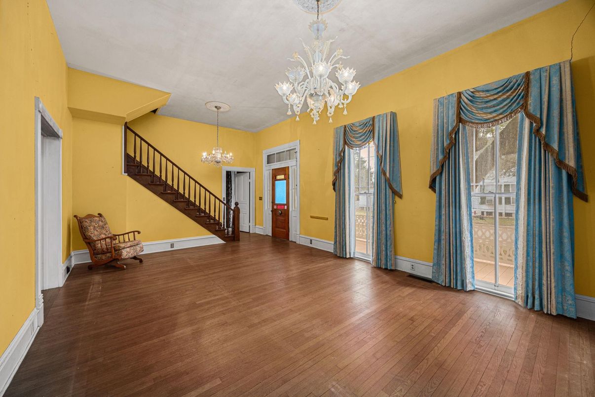 Chandelier, Empty room, Interior, Wood Texture Flooring