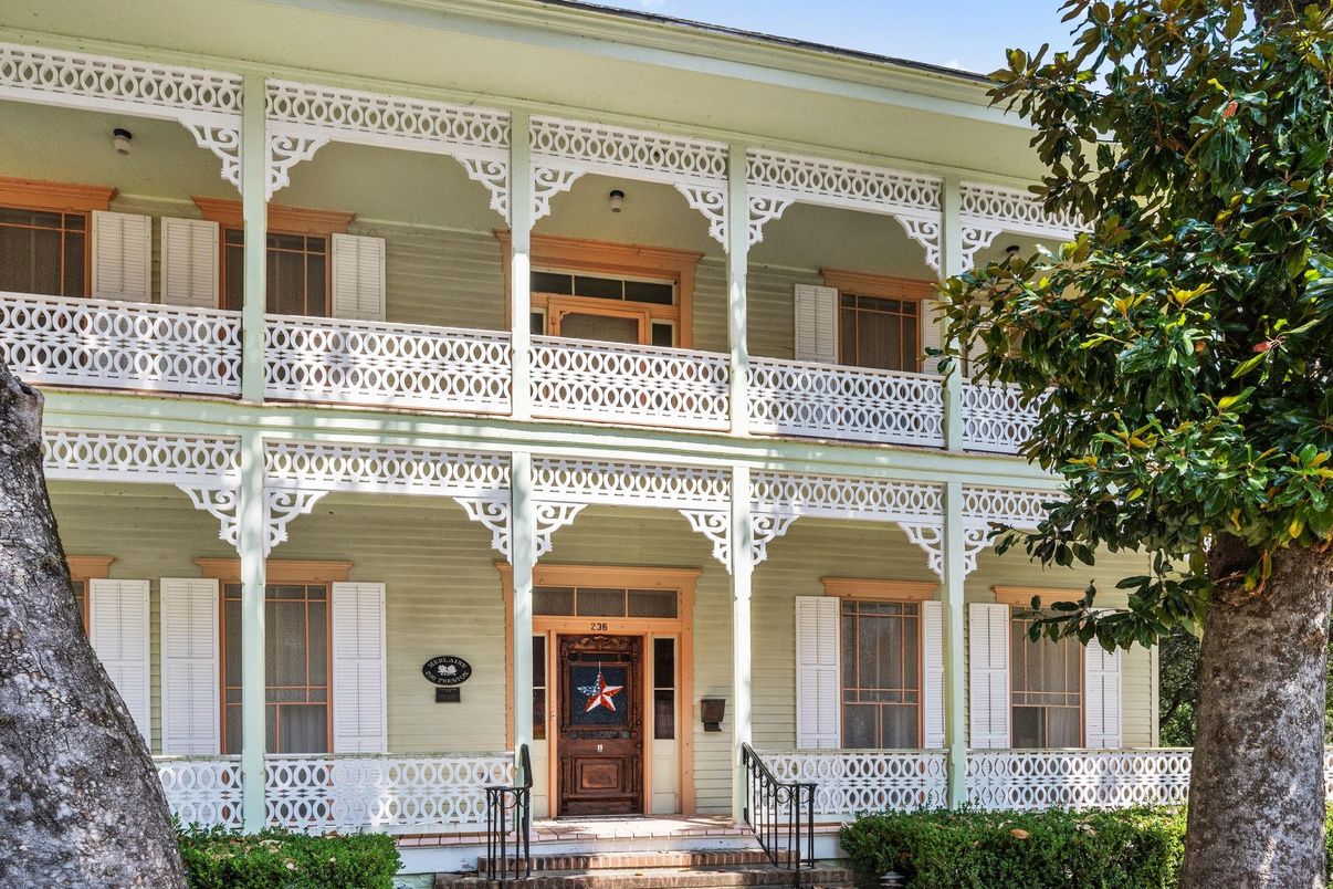 Exterior, Facade, None