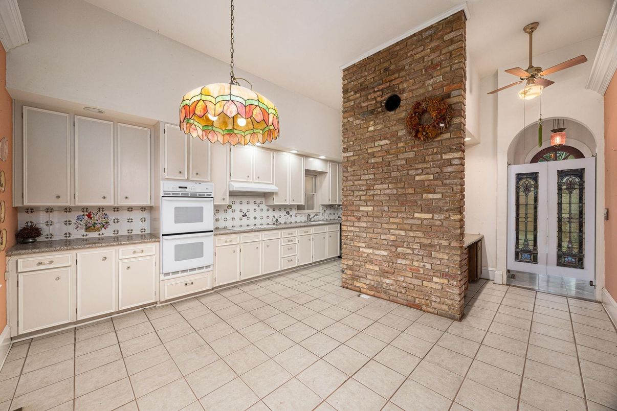 Interior, Kitchen, Pendant Lights, Stone Walls