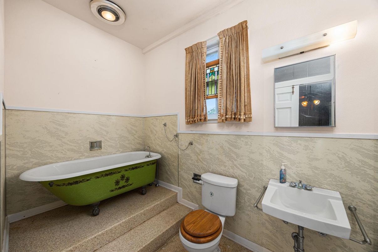 Bathroom, Free Standing Baths, Interior
