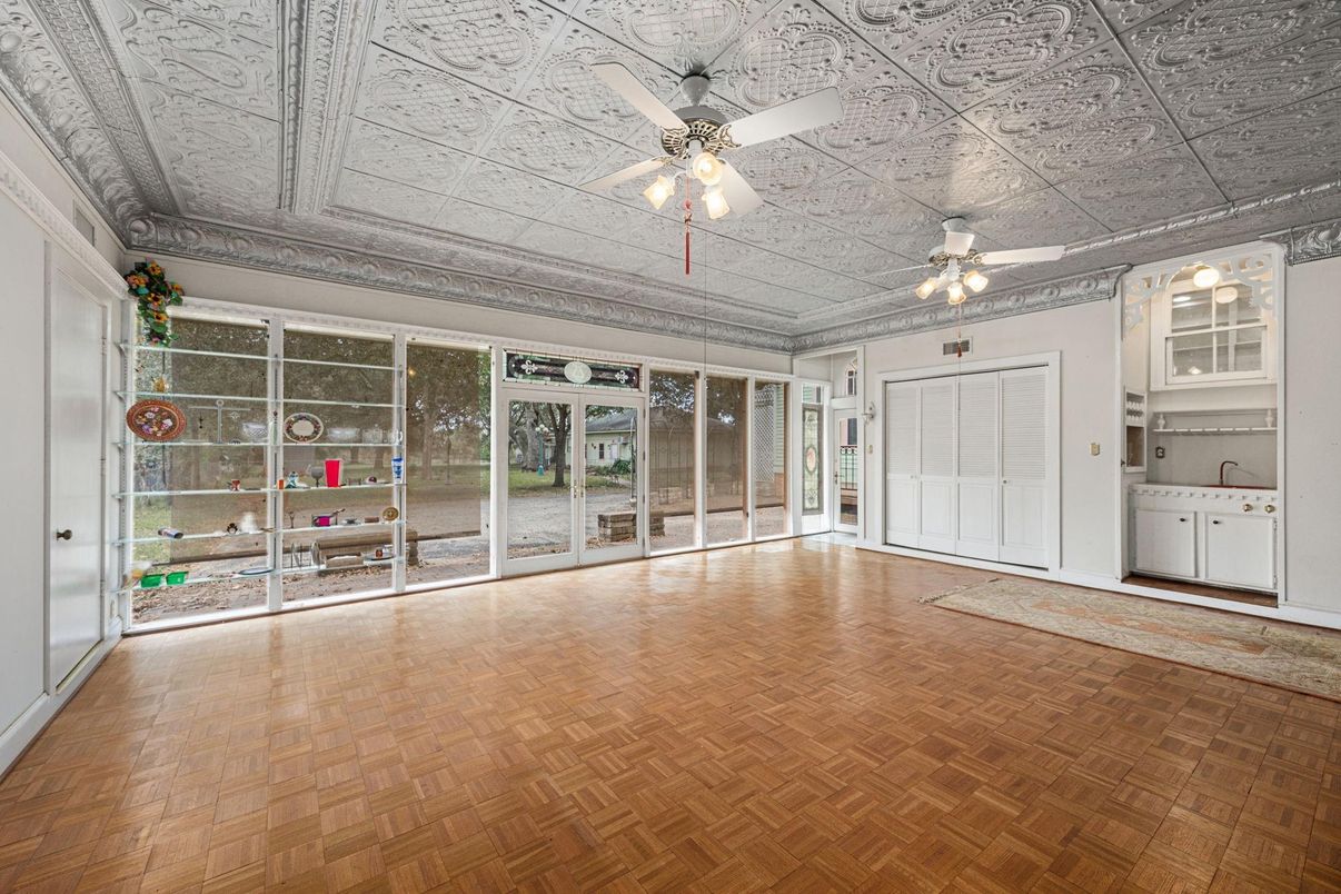 Empty room, Interior, Sun Room, Wood Texture Flooring
