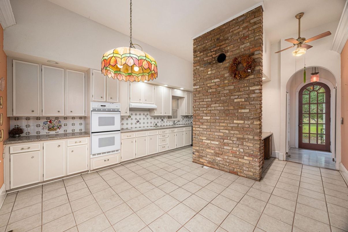 Interior, Kitchen, Pendant Lights, Stone Walls