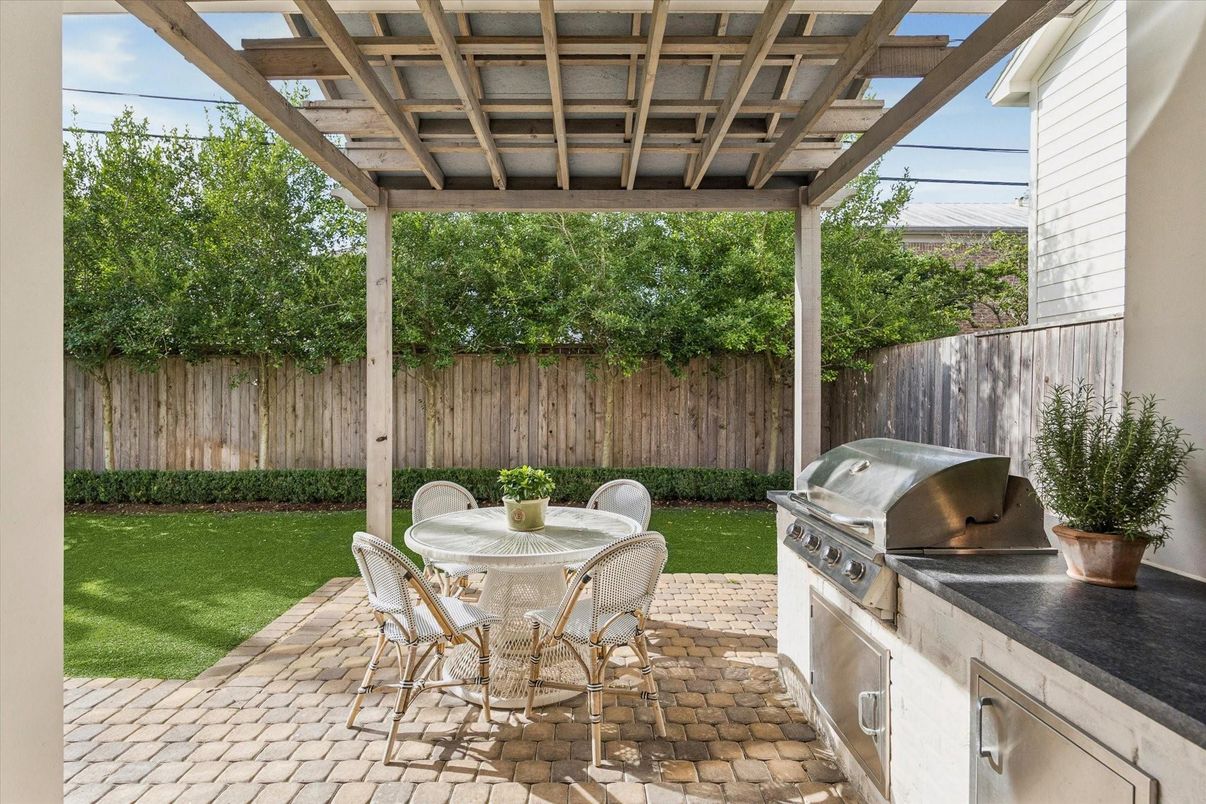 Exterior, Outdoor Kitchen