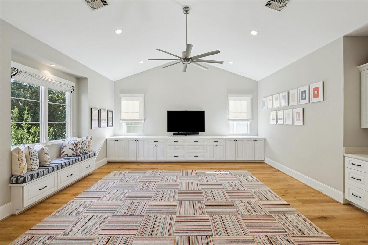 Interior, Recessed Lighting, Wood Texture Flooring