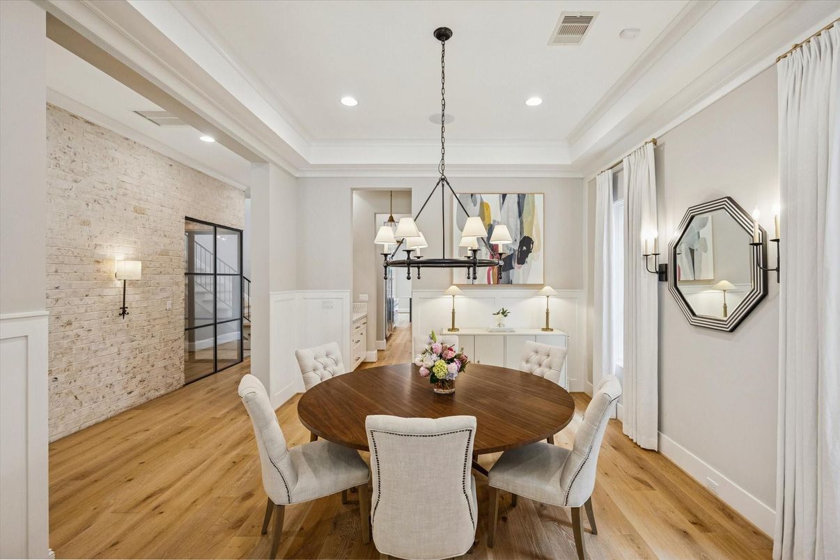 Chandelier, Dining room, Interior, Recessed Lighting, Wood Texture Flooring