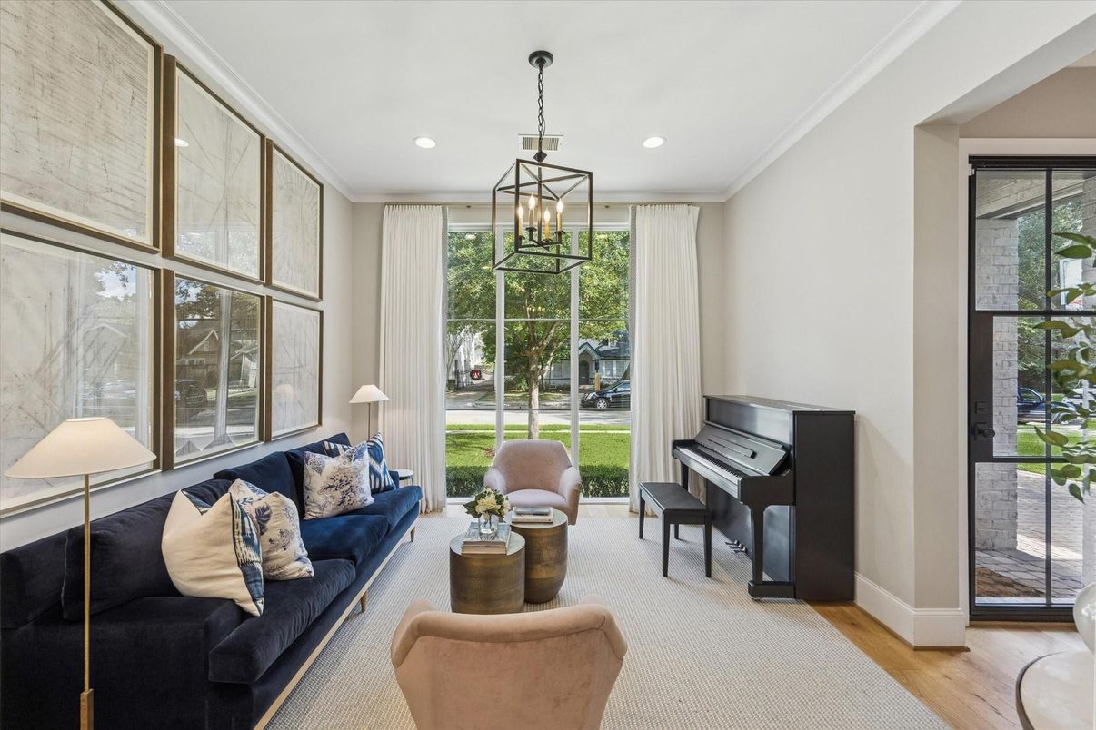 Interior, Living room, Pendant Lights, Piano, Recessed Lighting, Wood Texture Flooring
