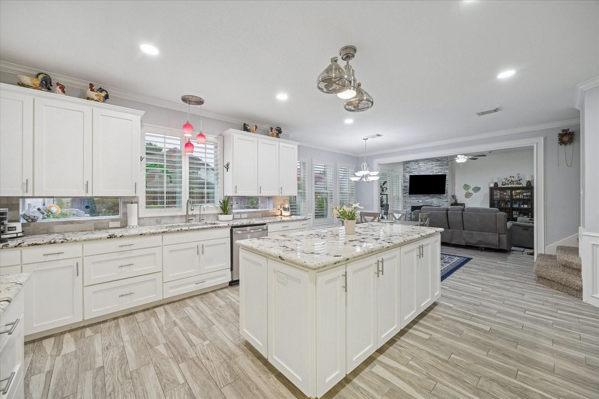 Interior, Kitchen, Living room, Pendant Lights, Recessed Lighting, Wood Texture Flooring