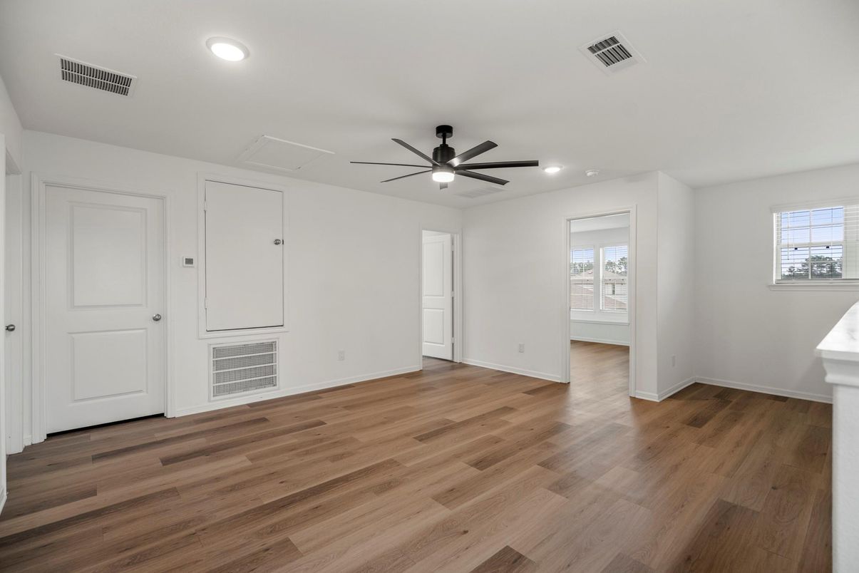 Empty room, Interior, Recessed Lighting, Wood Texture Flooring