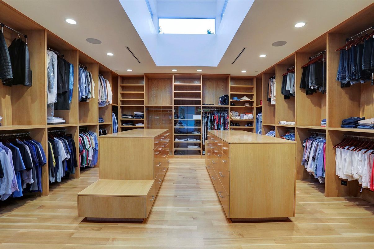 Interior, Recessed Lighting, Walk-in Closets, Wood Texture Flooring
