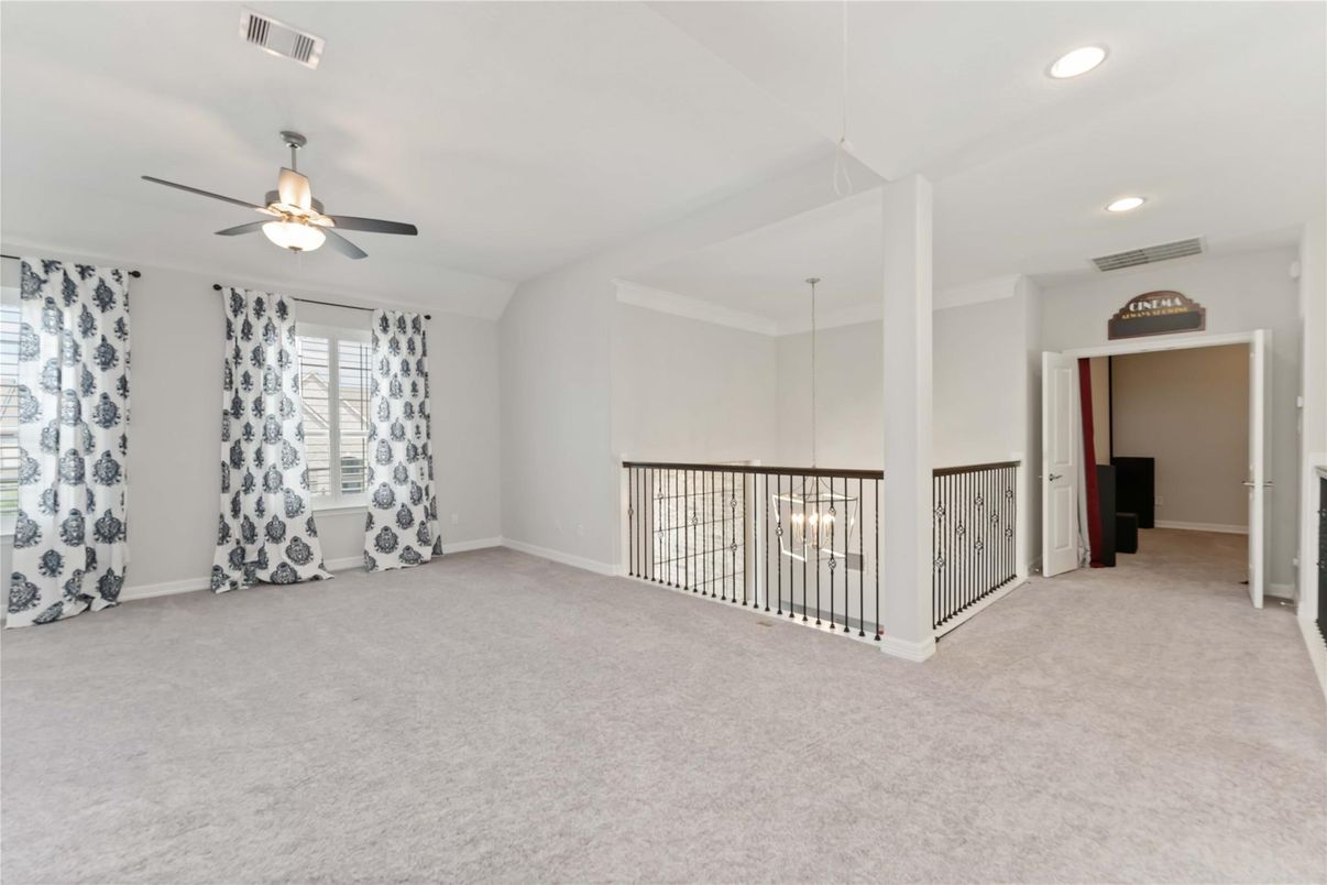 Empty room, Interior, Recessed Lighting