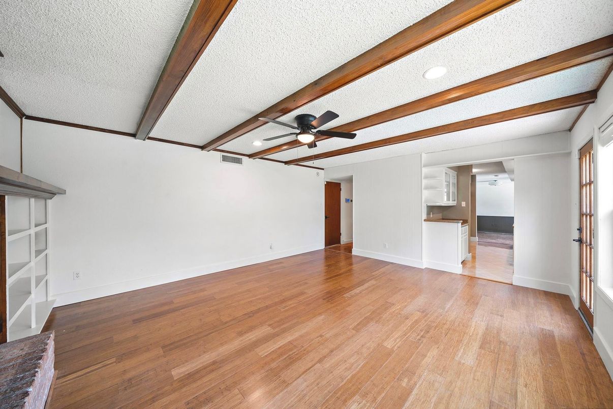 Empty room, Interior, Recessed Lighting, Wooden Beams, Wood Texture Flooring