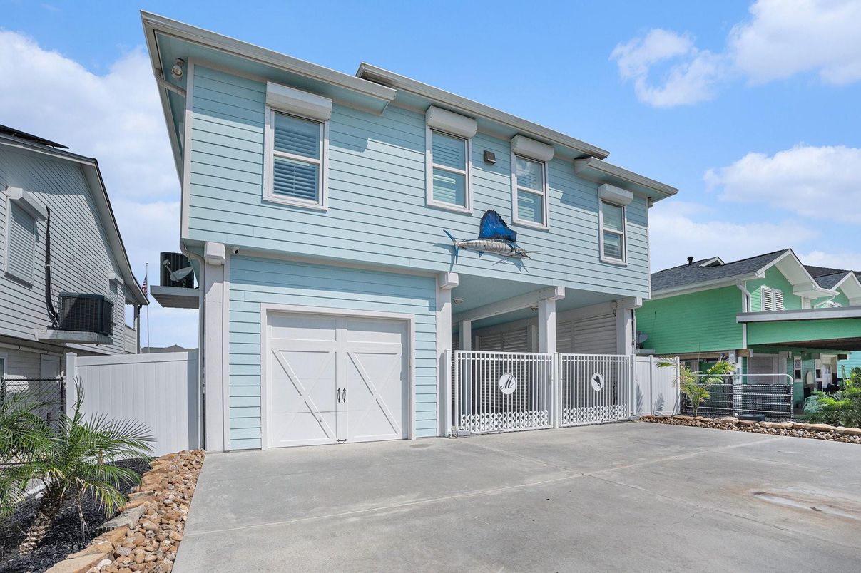 Attached, Exterior, Facade, Rowhouse