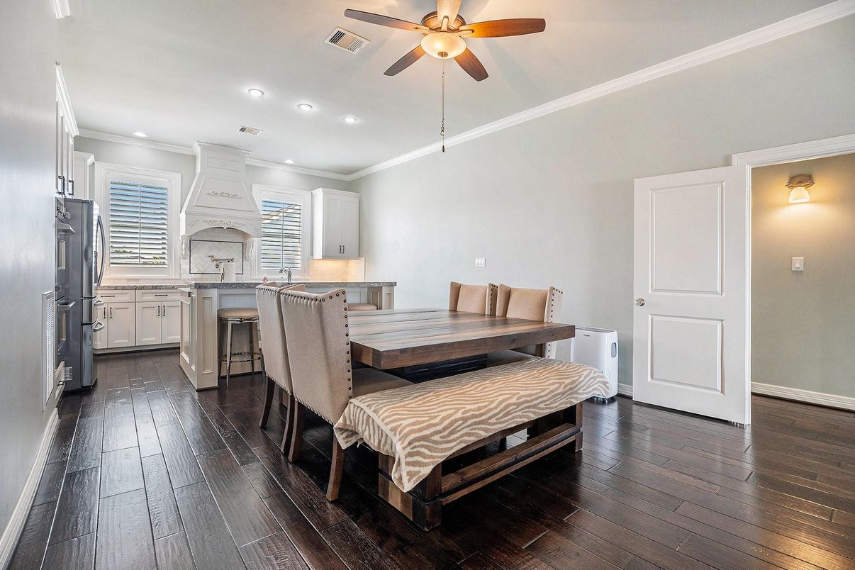Dining room, Interior, Kitchen, Recessed Lighting, Wood Texture Flooring