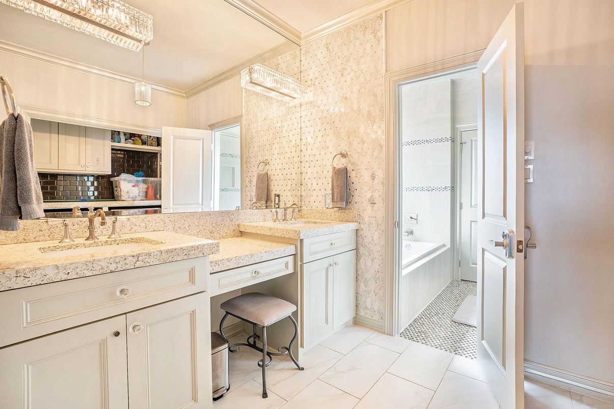 Bathroom, Dual Sink Vanities, Interior