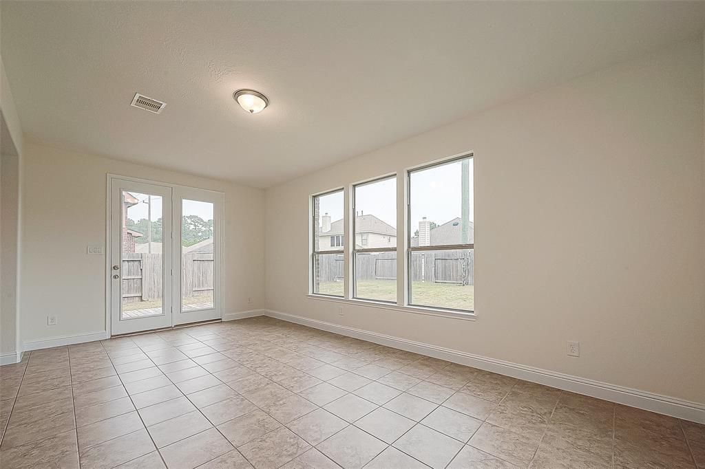 Empty room, Interior