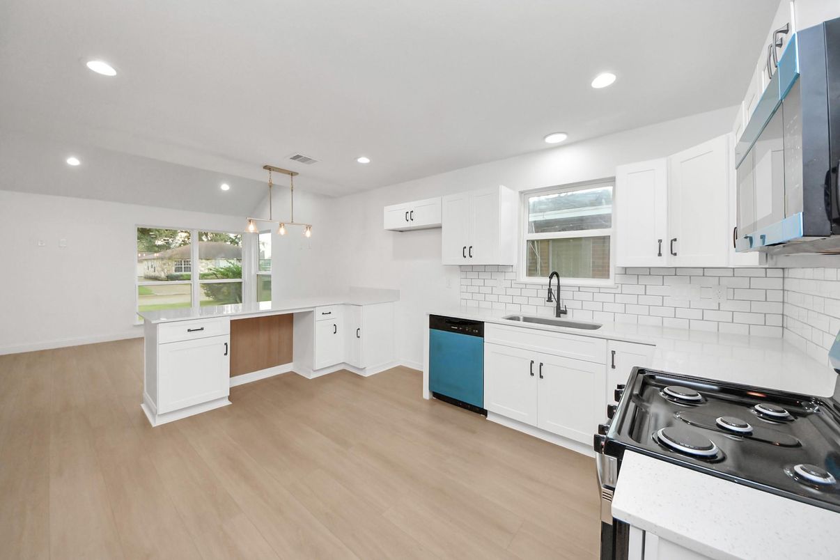 Interior, Kitchen, Pendant Lights, Recessed Lighting, Wood Texture Flooring