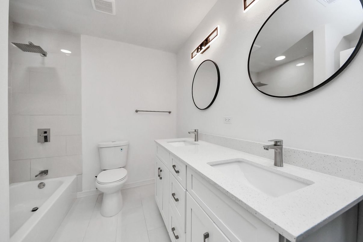 Bathroom, Dual Sink Vanities, Interior, Recessed Lighting