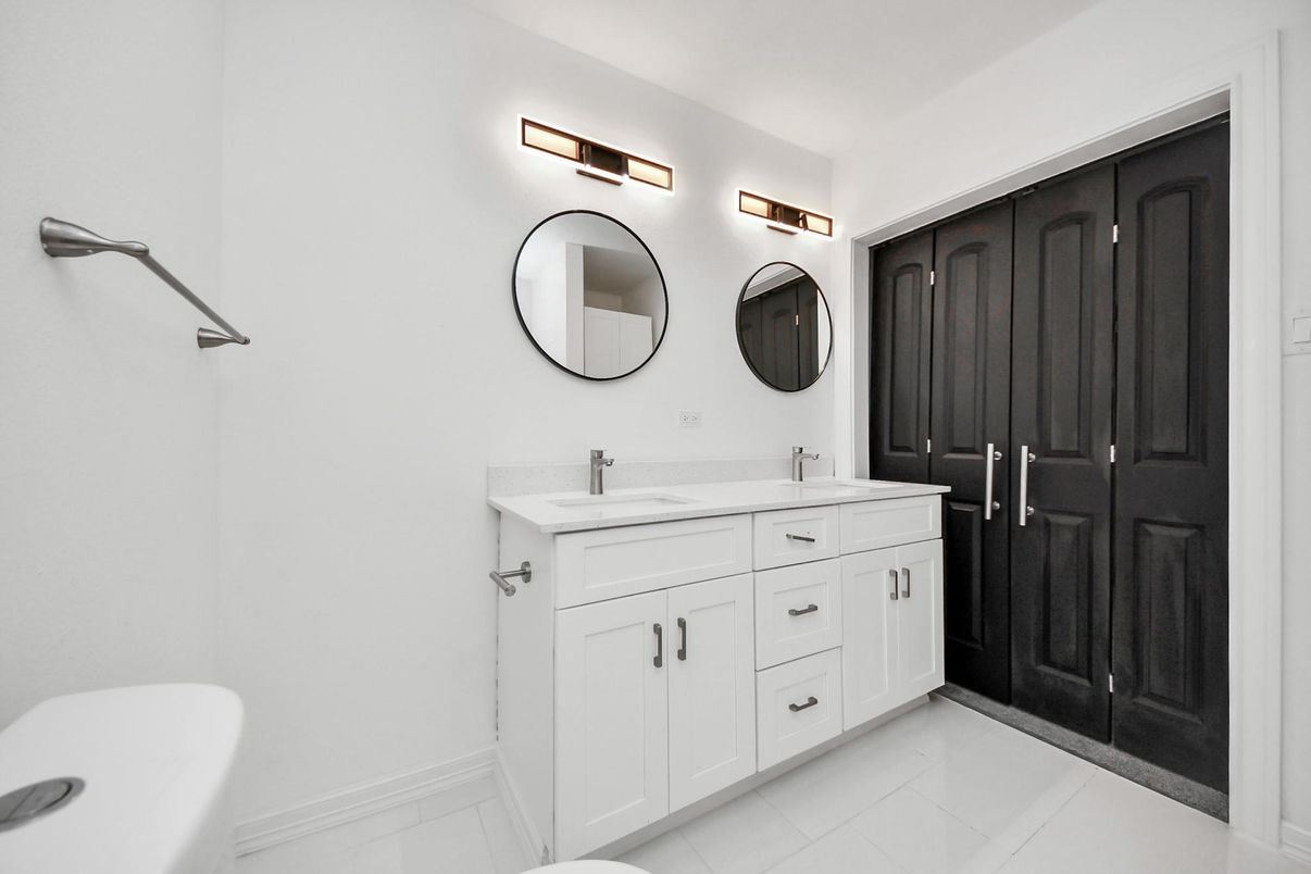Bathroom, Dual Sink Vanities, Interior