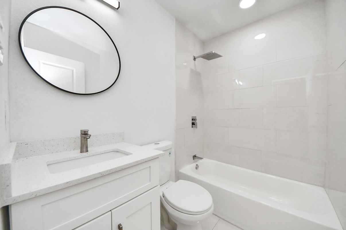 Bathroom, Interior, Recessed Lighting