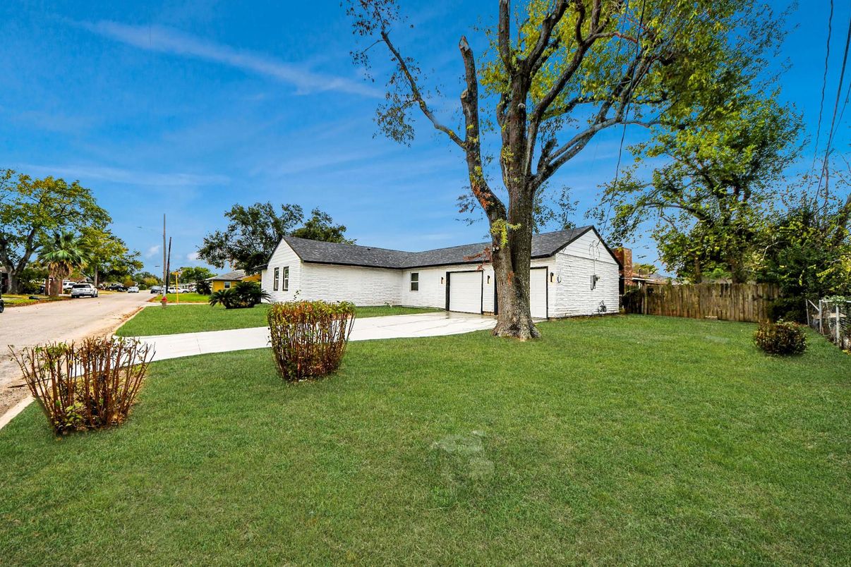 Backyard, Detached Garage, Exterior