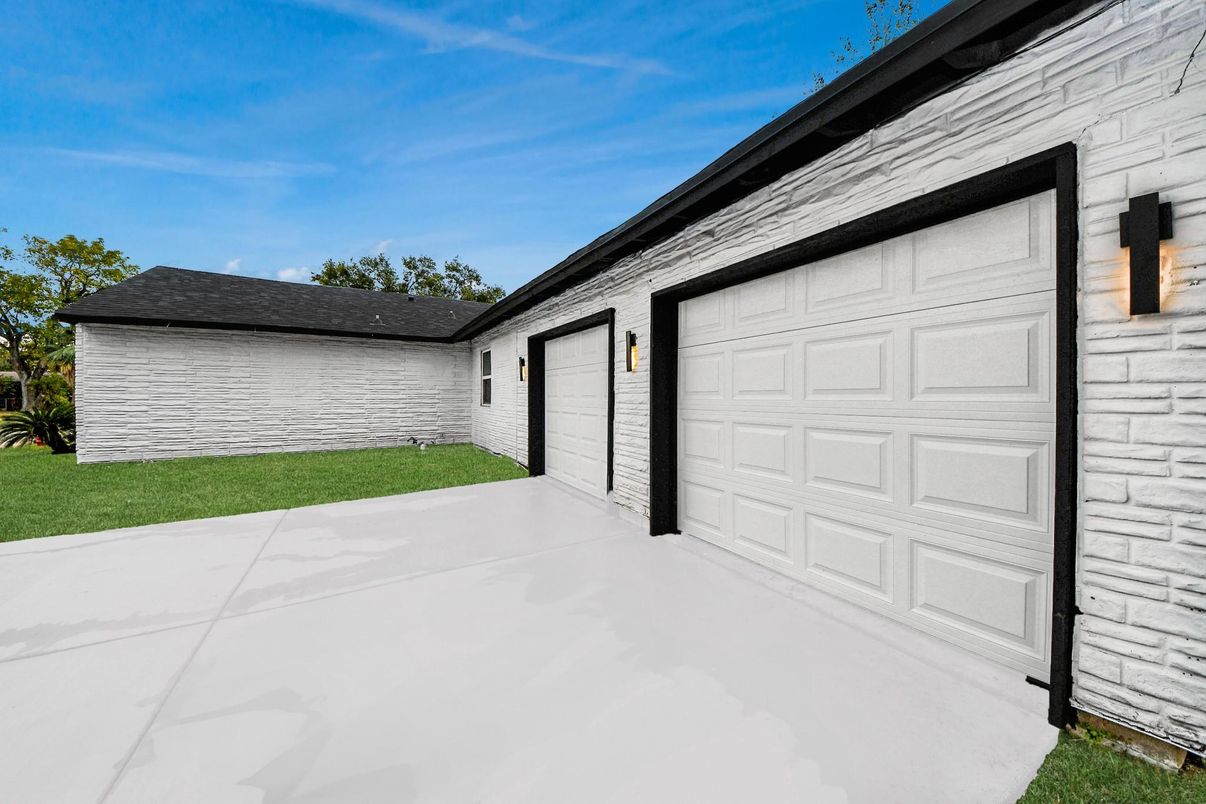 Detached Garage, Exterior