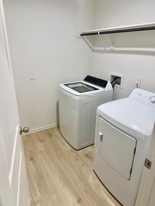 Interior, Washer, Wood Texture Flooring