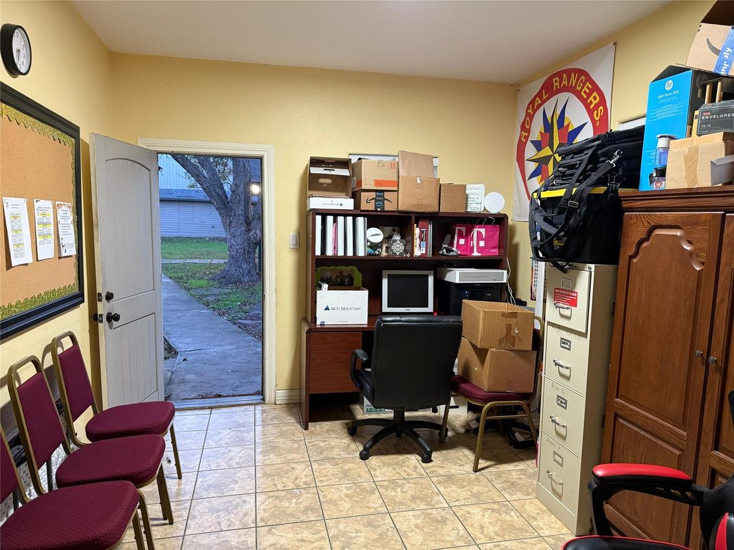 Home Office, Interior