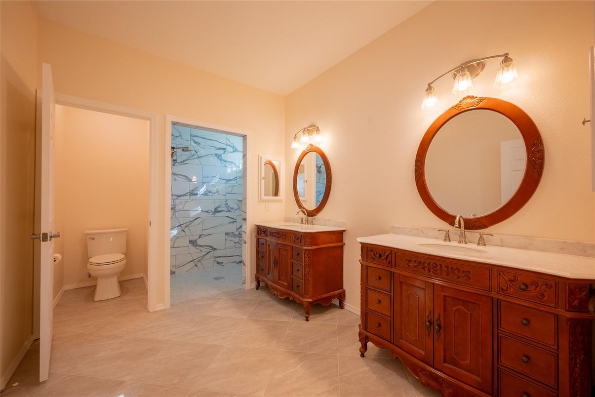 Bathroom, Dual Sink Vanities, Interior