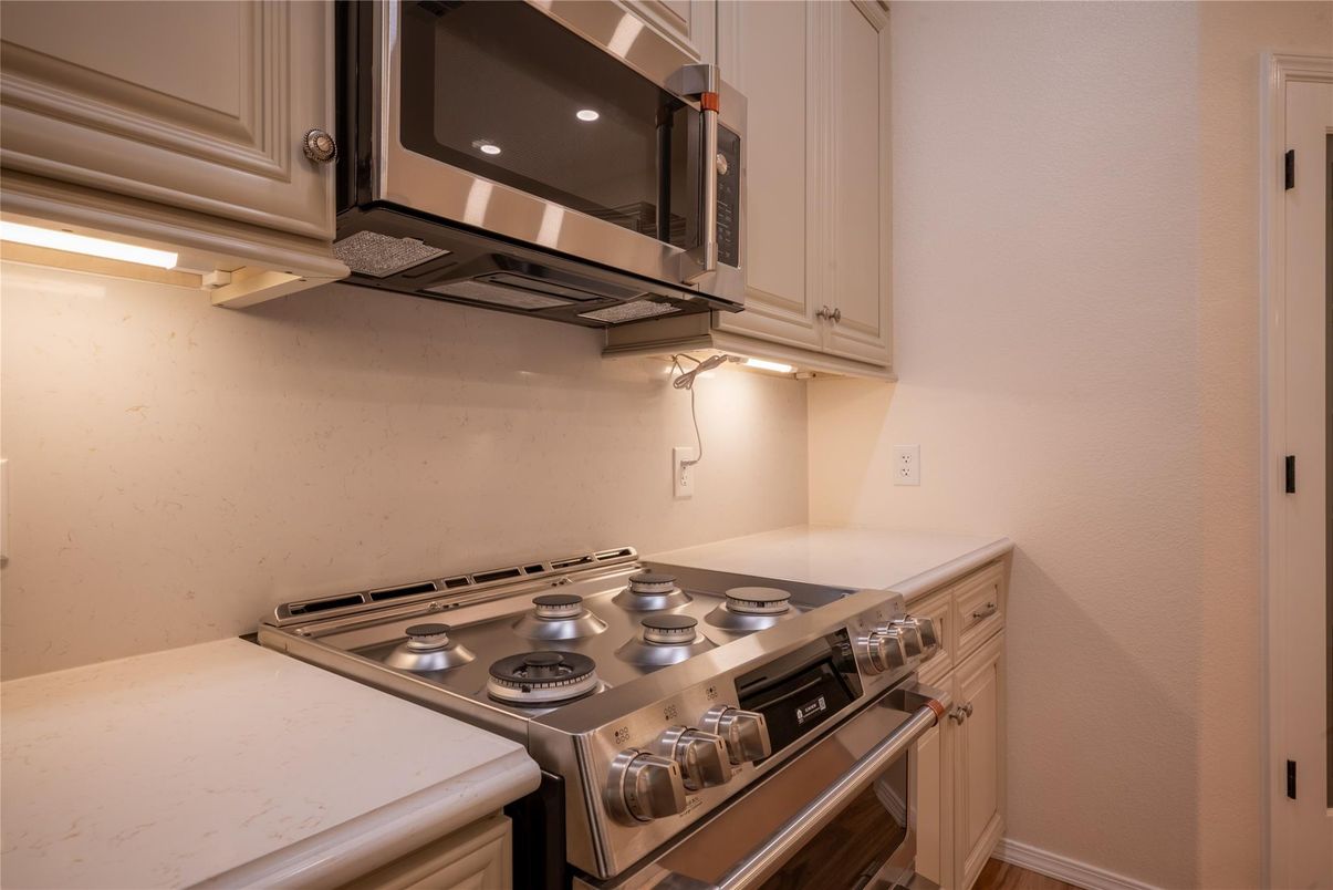 Interior, Kitchen, Stainless Steel Appliances